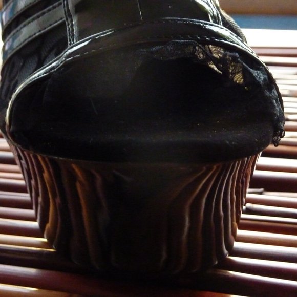 QUIRKY WICCA BLACK LACE GOTH VAMPIRE VICTORIAN HIGH HEEL PLATFORM BOOTIES 8.5 - Picture 3 of 8